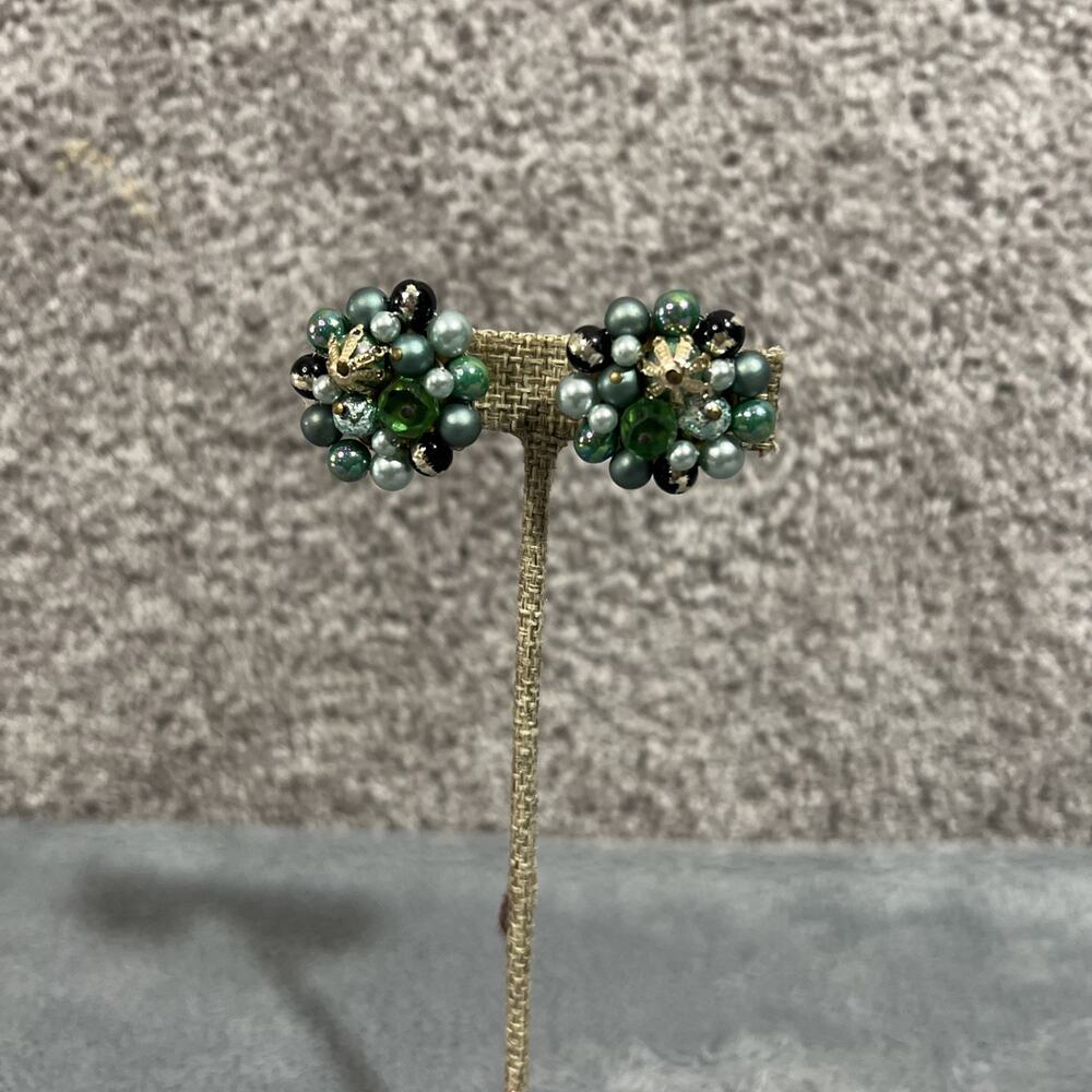 Vintage Women's Green Bead Clip On Earrings Retro Costume Jewelry Classic Gift